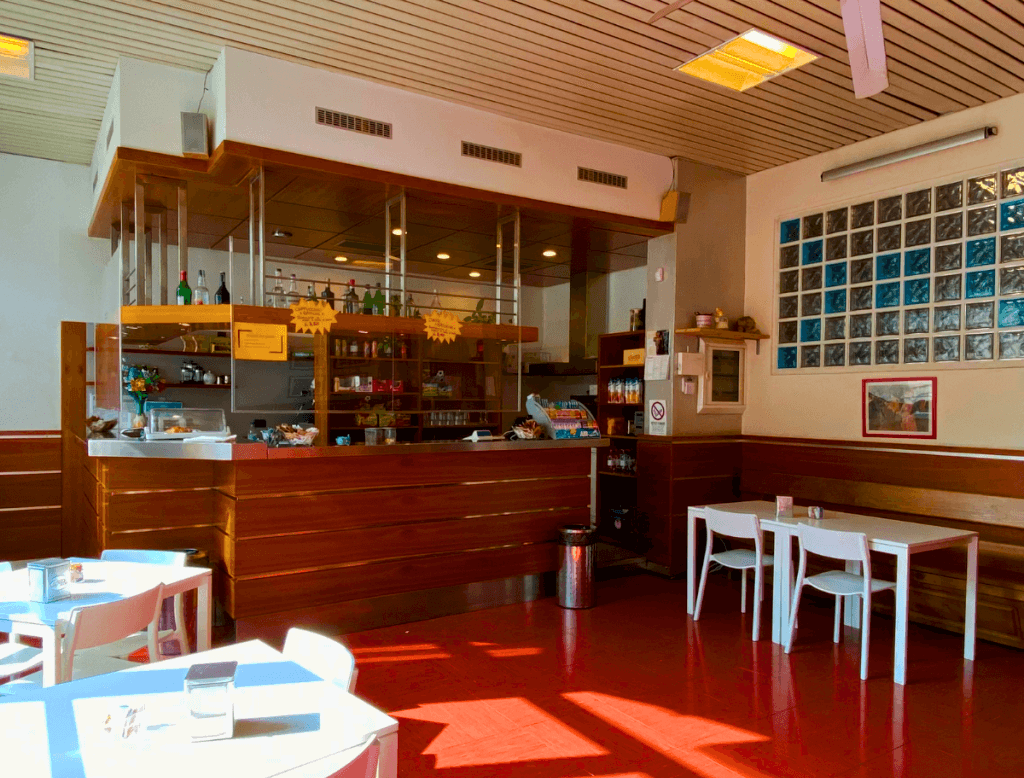 bar della casa del giovane