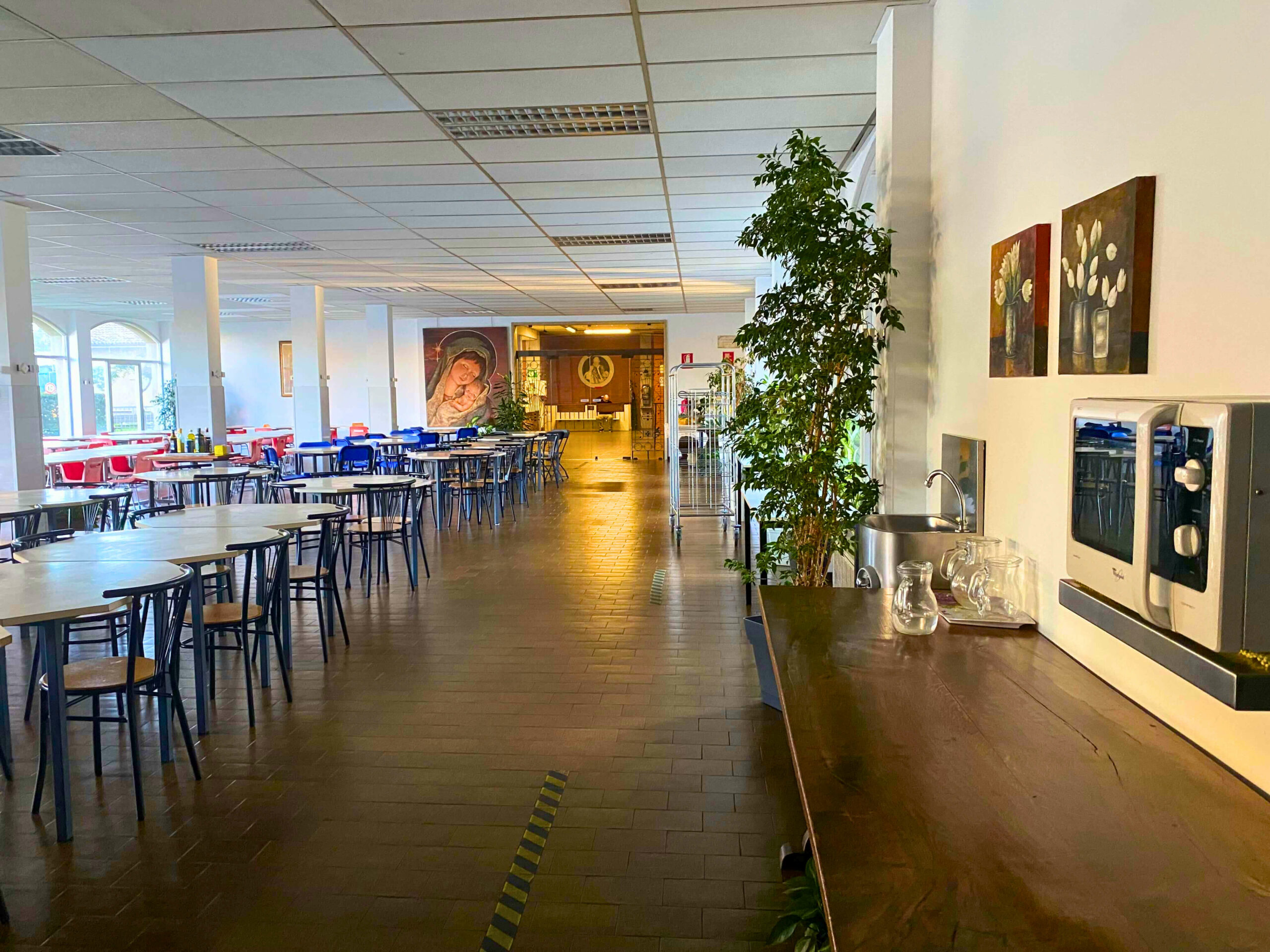 mensa casa del giovane sala